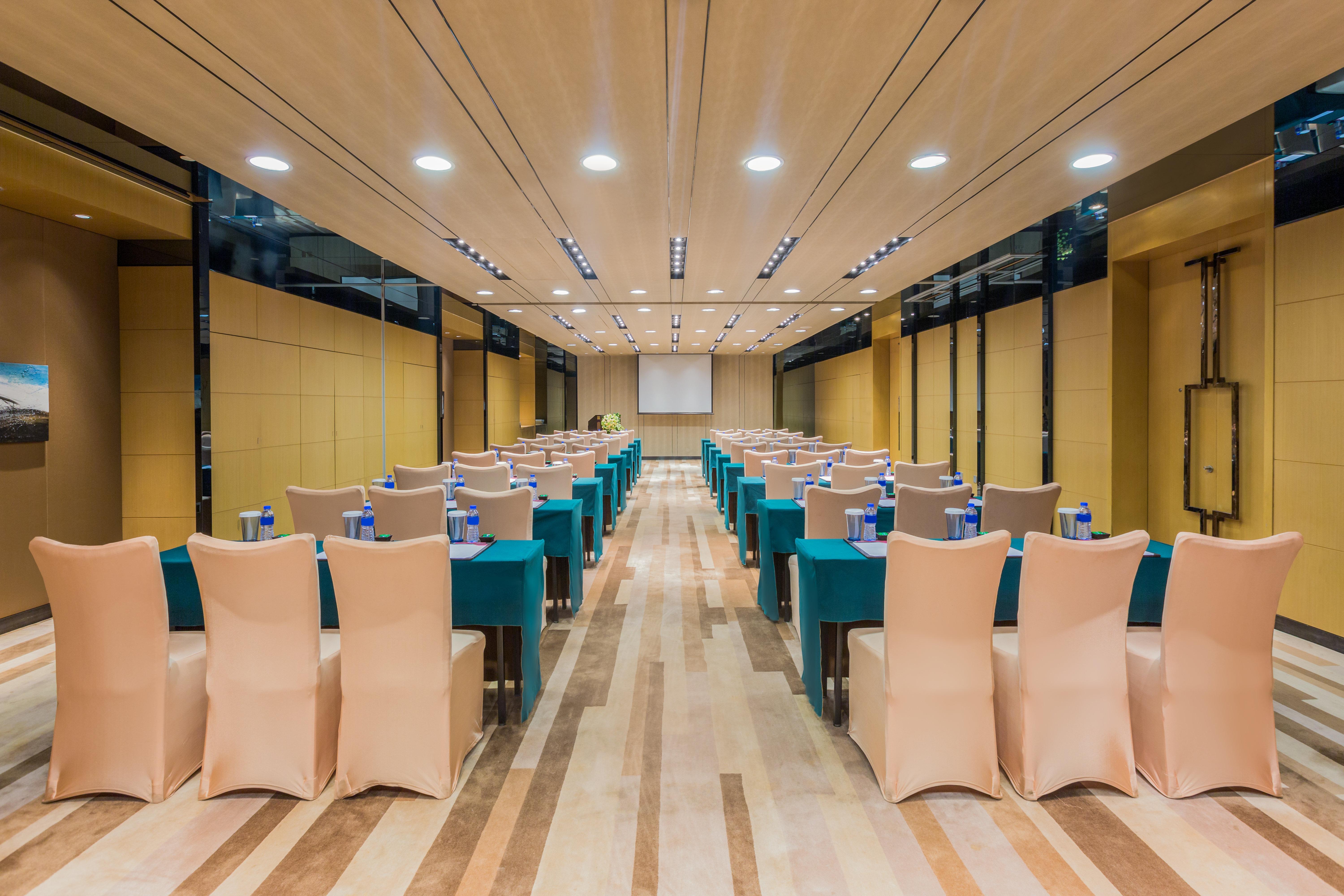 Crowne Plaza Guangzhou Huadu By Ihg - Free Shuttle Bus Between Hotel To Exhibition Center During Canton Fair Exterior photo