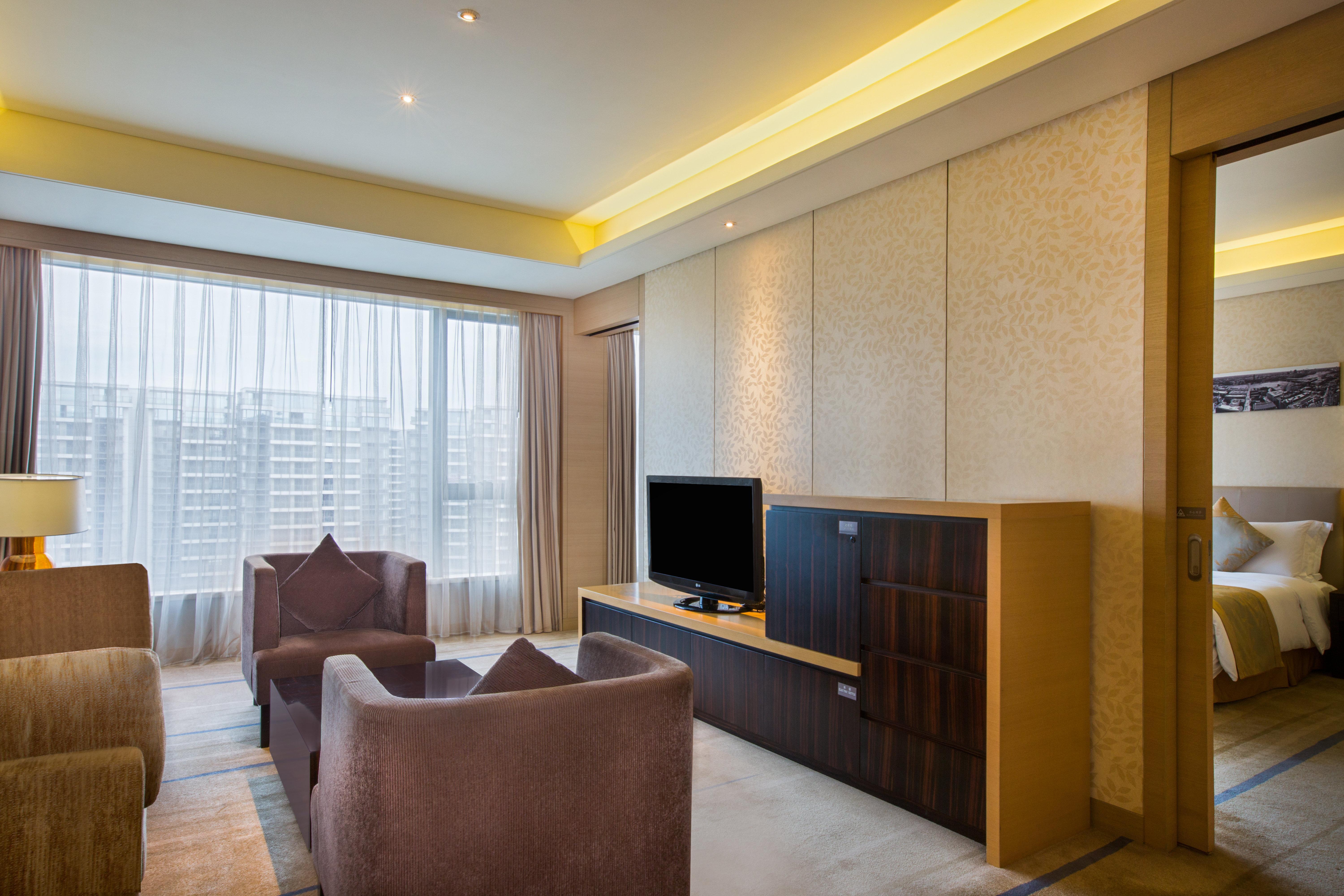 Crowne Plaza Guangzhou Huadu By Ihg - Free Shuttle Bus Between Hotel To Exhibition Center During Canton Fair Exterior photo