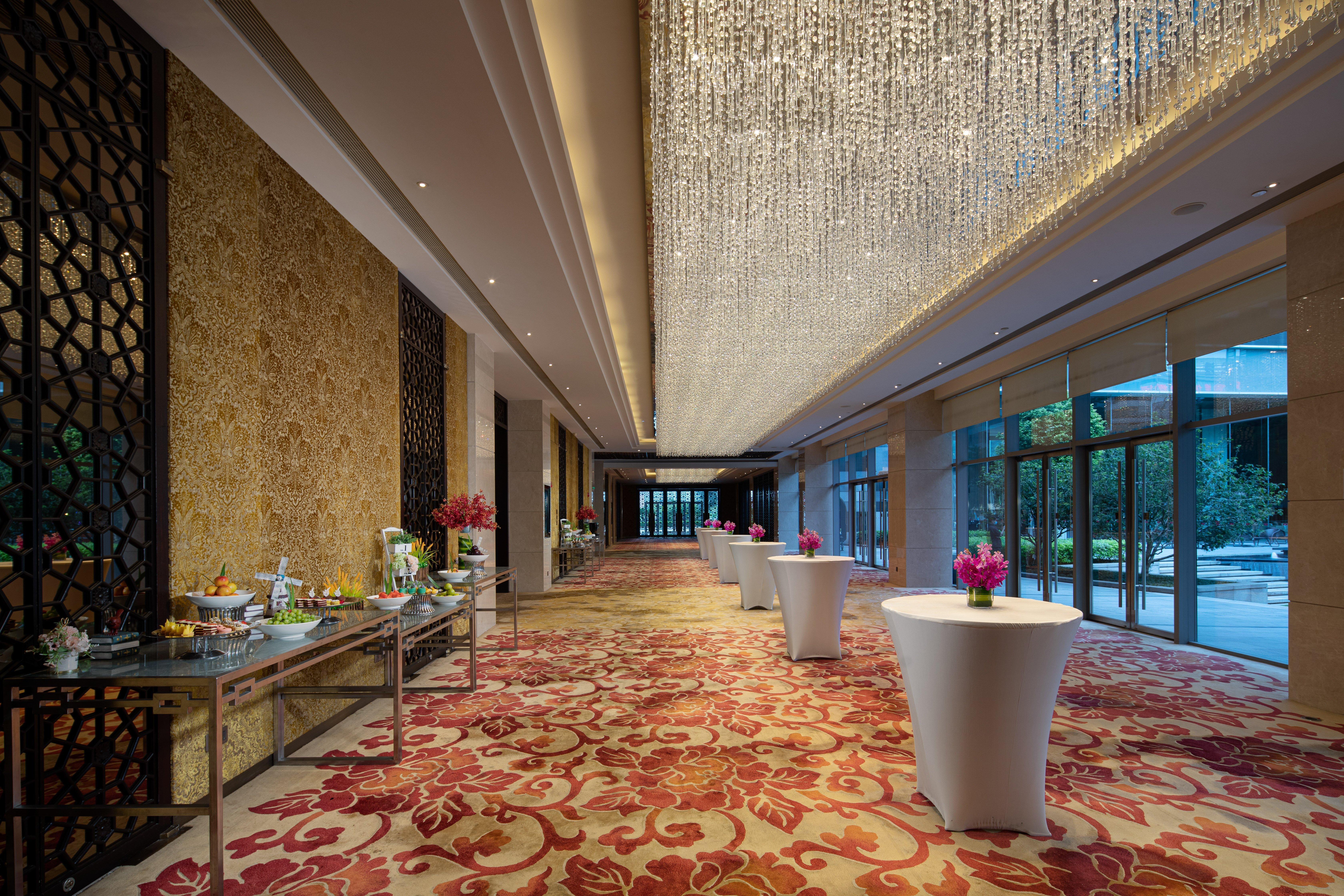 Crowne Plaza Guangzhou Huadu By Ihg - Free Shuttle Bus Between Hotel To Exhibition Center During Canton Fair Exterior photo