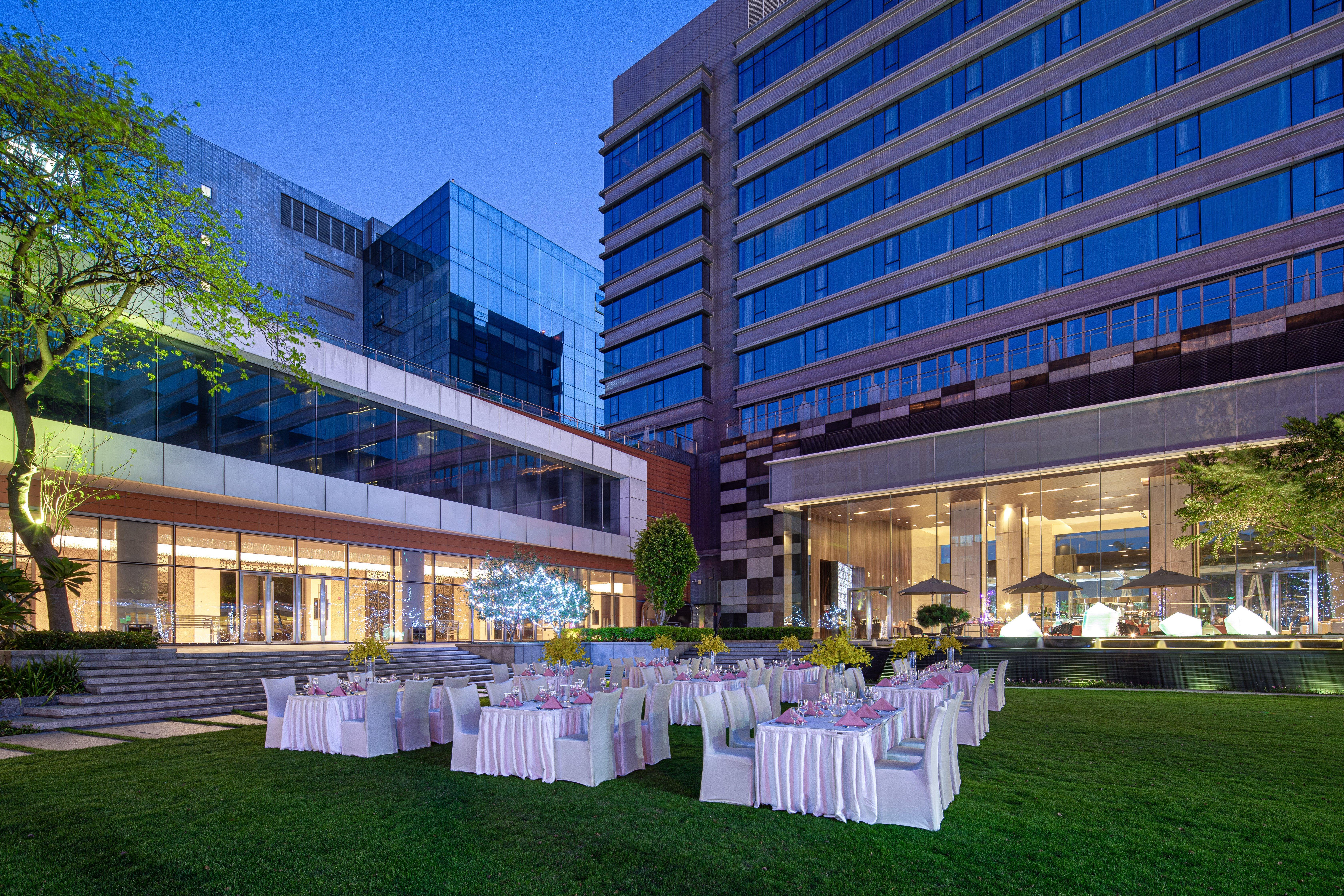 Crowne Plaza Guangzhou Huadu By Ihg - Free Shuttle Bus Between Hotel To Exhibition Center During Canton Fair Exterior photo